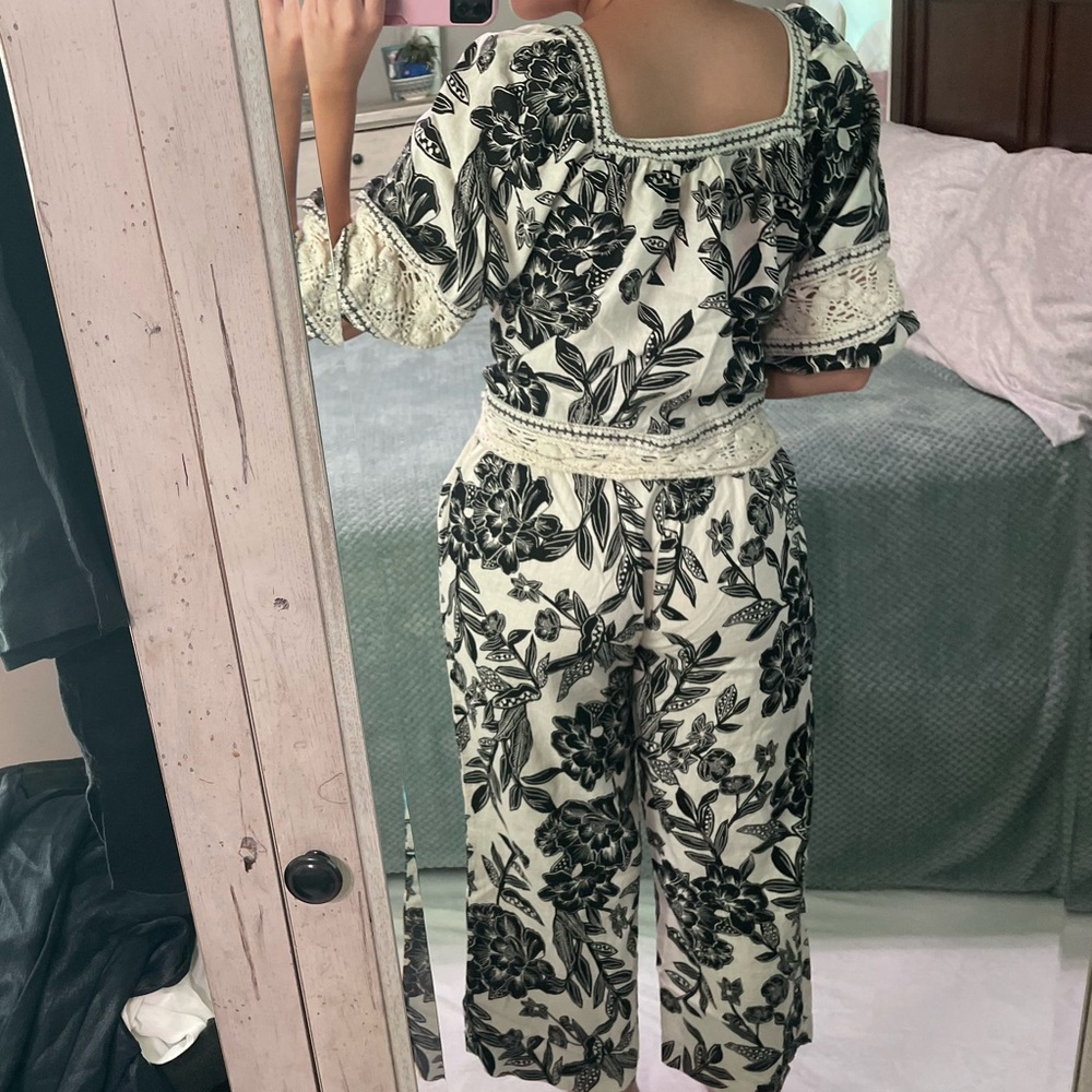 Floral Black and White Set - Picture 3 of 6
